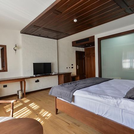 Hotel Tiffany Prizren Bagian luar foto