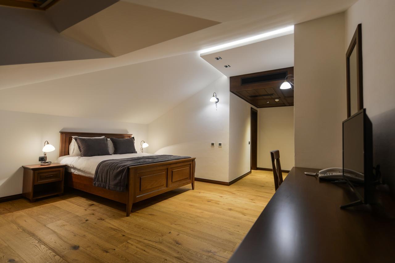 Hotel Tiffany Prizren Bagian luar foto